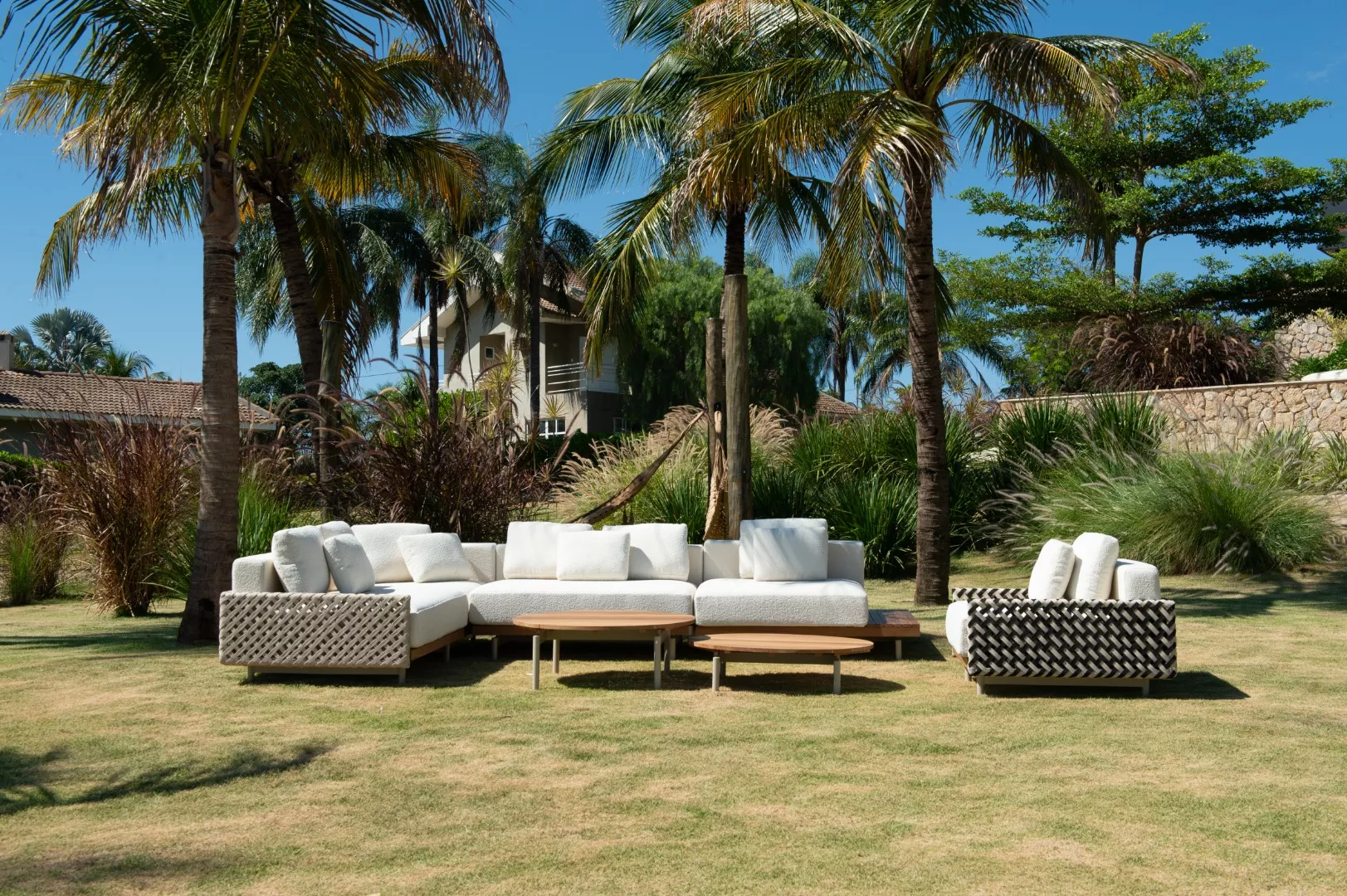 Mesa de Centro Pilotis Quadrada Tampo em Alumínio - Baixo