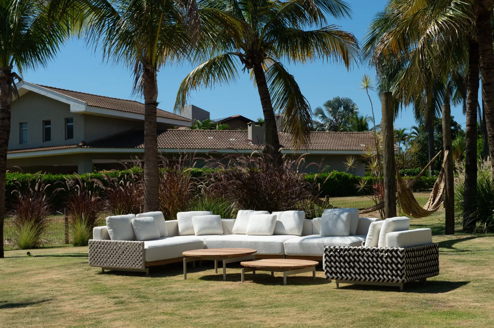 Mesa de Centro Pilotis Redonda Tampo em Alumínio - Alta