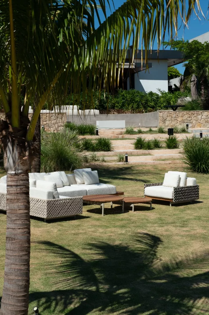 Mesa de Centro Pilotis Retangular Tampo em Alumínio - Alta