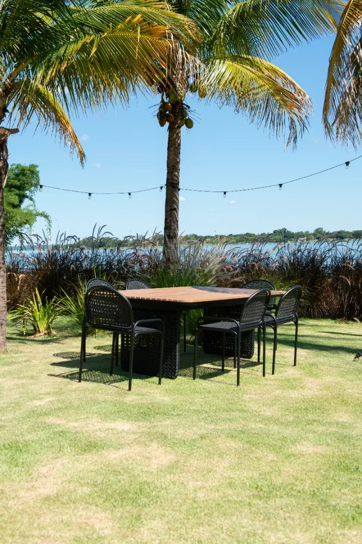 Mesa de Jantar Emília 10L