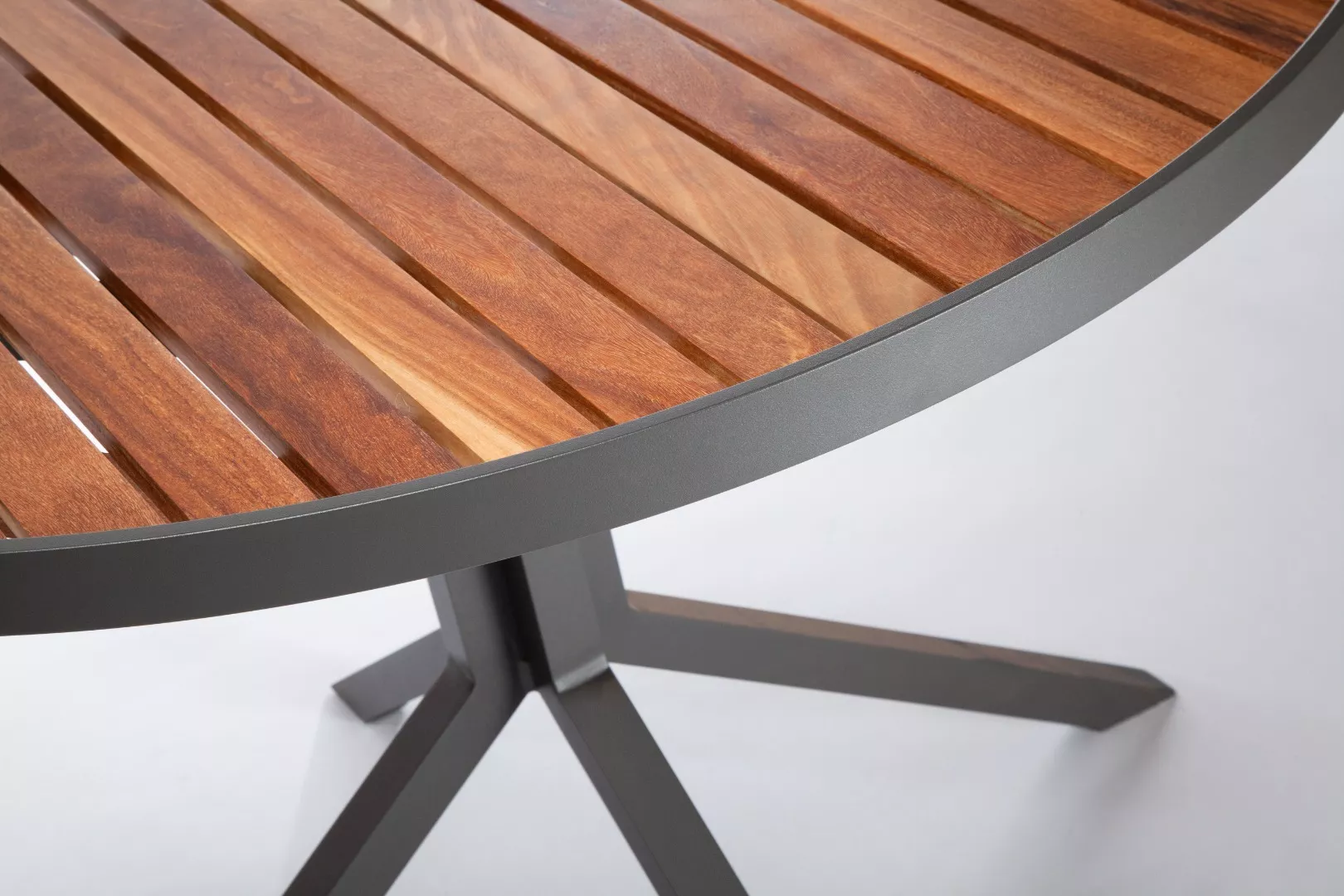 Mesa de Jantar Azaléa Redonda Com Tampo em Madeira