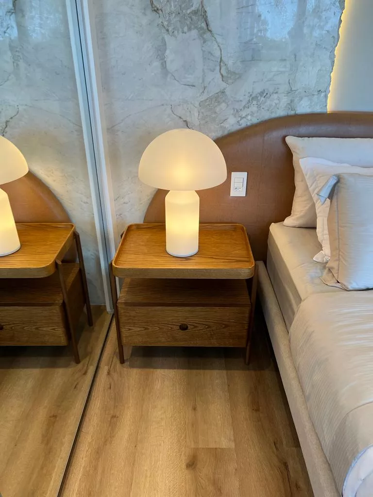 Mesa de Cabeceira Monat