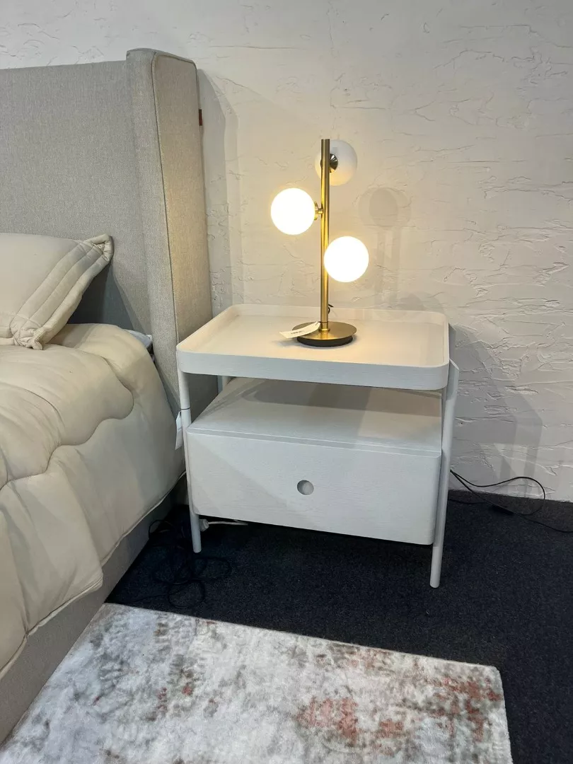 Mesa de Cabeceira Monat