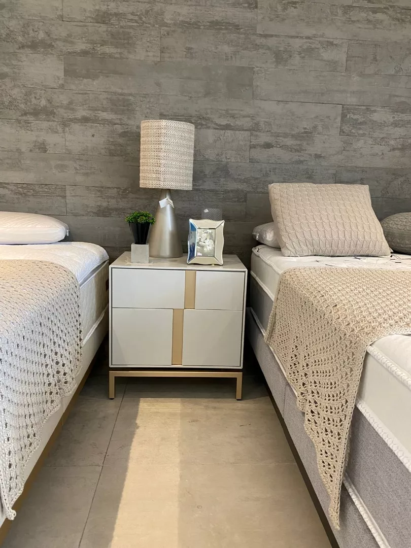 Mesa de Cabeceira Pelli