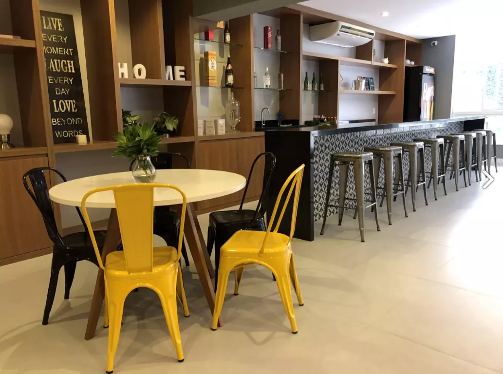 Banqueta Berlim Alta