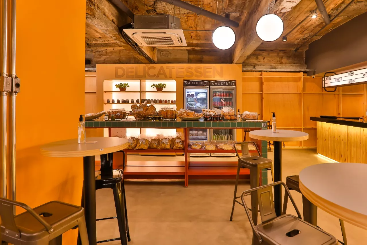 Banqueta Berlim Alta Com Encosto