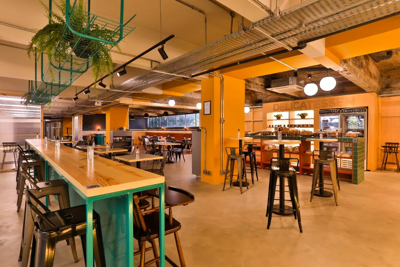 Banqueta Berlim Alta Com Encosto